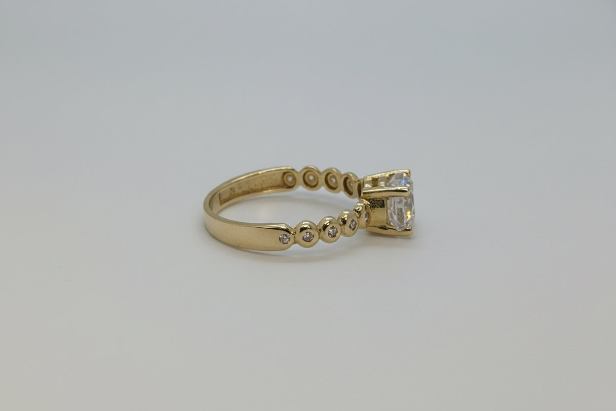 14K Gold Round Solitaire Ring with Accent Stones – Size 6.5