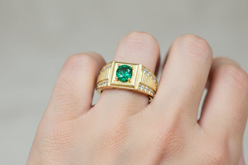 14K Gold Ring with Emerald-Style Green Stone & Zirconia Accents – Size 11