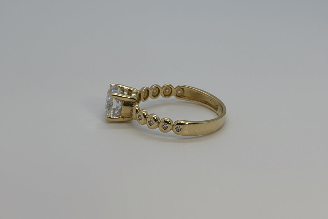 14K Gold Round Solitaire Ring with Accent Stones – Size 6.5