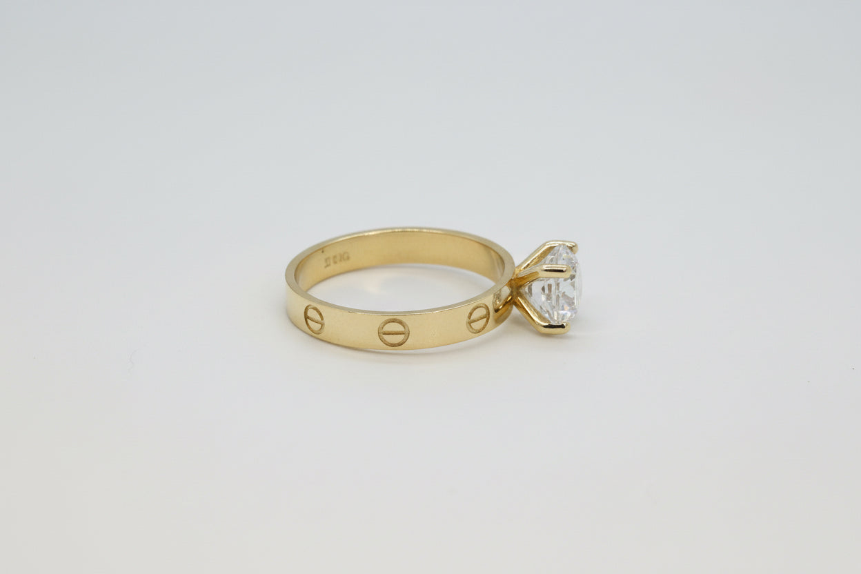 14K Gold Solitaire Ring with Round Cut Stone“7”