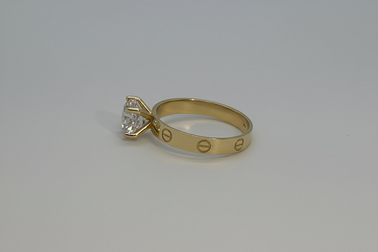 14K Gold Solitaire Ring with Round Cut Stone“7”
