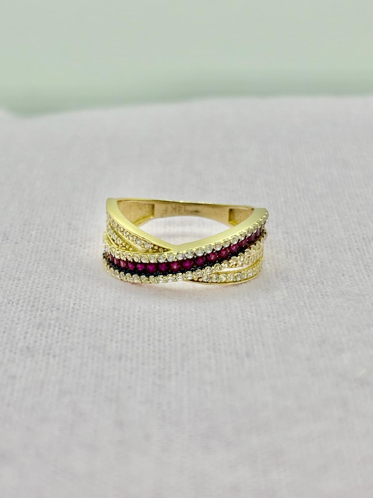 Velvet Curve Ring 14 KT